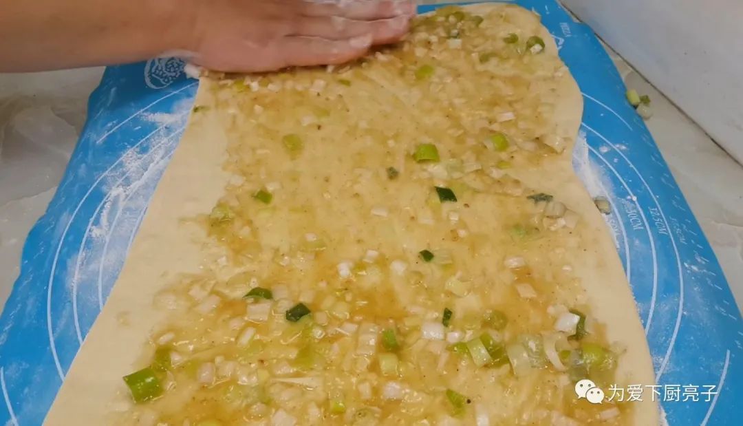 烙饼怎么做才最香吗，掌握3个技巧，第一次下厨也能成功，太香了