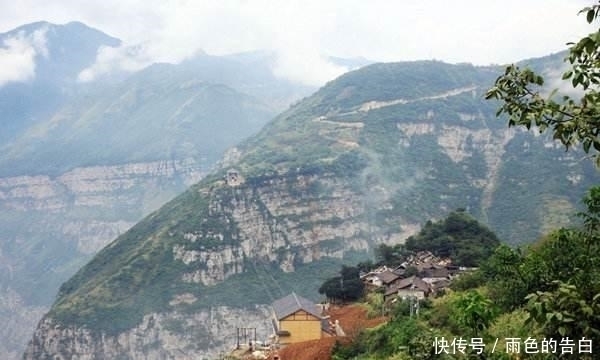 中年|一个坐落在悬崖上的村落,已经数百年历史,不少村民一生没下过山