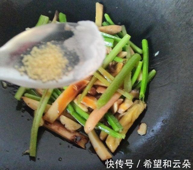 芹菜炒杏鲍菇!