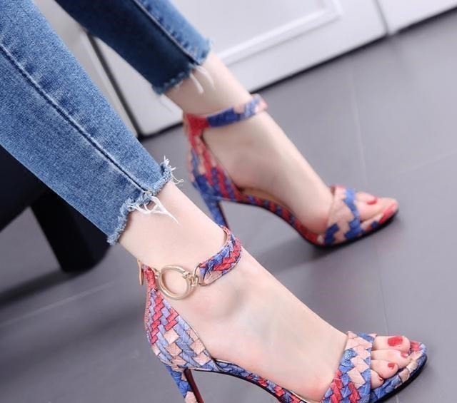 鞋底 女人都最爱高挑显脚瘦的高跟鞋,不是没有道理的!