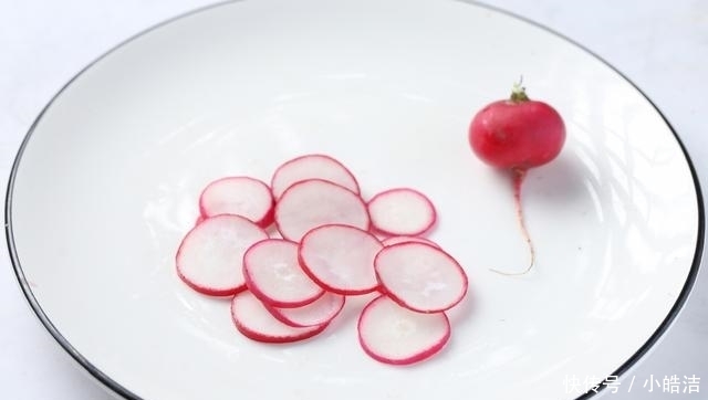 它是热带水果,用来拌冰草,酸甜开胃,清脆冰爽,真好吃!