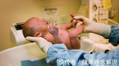 羊水|胎儿生下来的那几分钟,医生都需要做些什么?