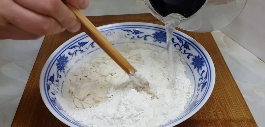 大泡|我家烙饼从来不早起,冰箱里一放,比手抓饼好吃,一次四个不够吃