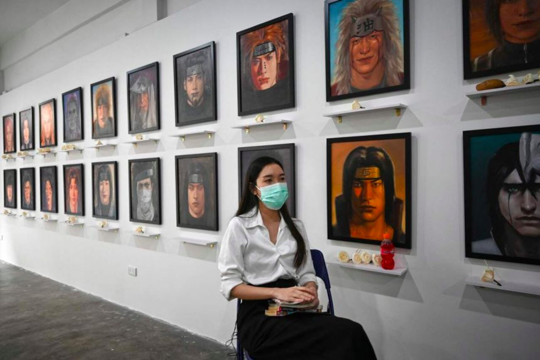 虚构|为悼念动漫人物的死亡，泰国画家举办个人画展，粉丝纷纷献花
