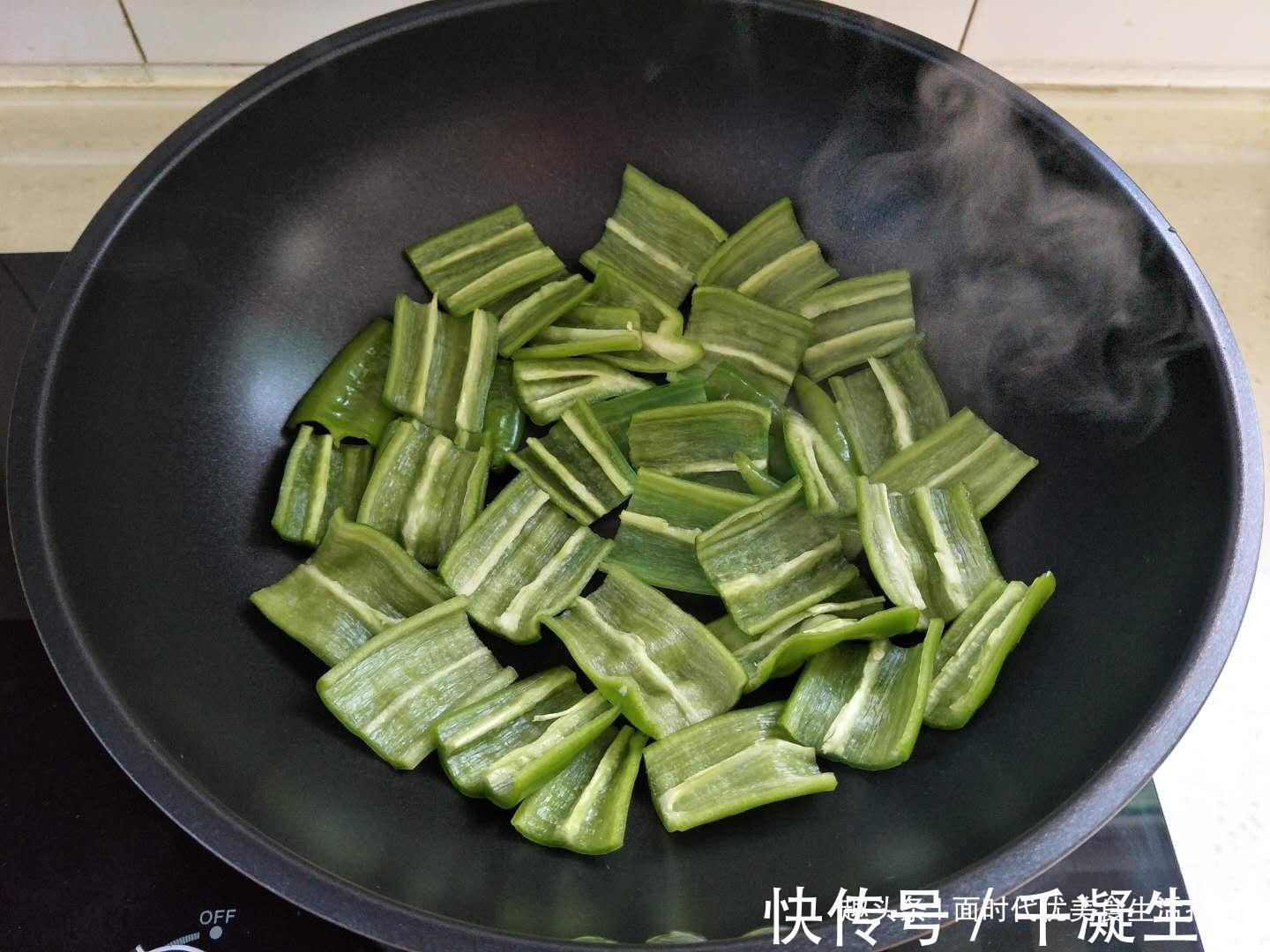 翻炒均匀|这菜是天然的减肥食材,多吃也不长肉,关键还能杀菌防感冒!