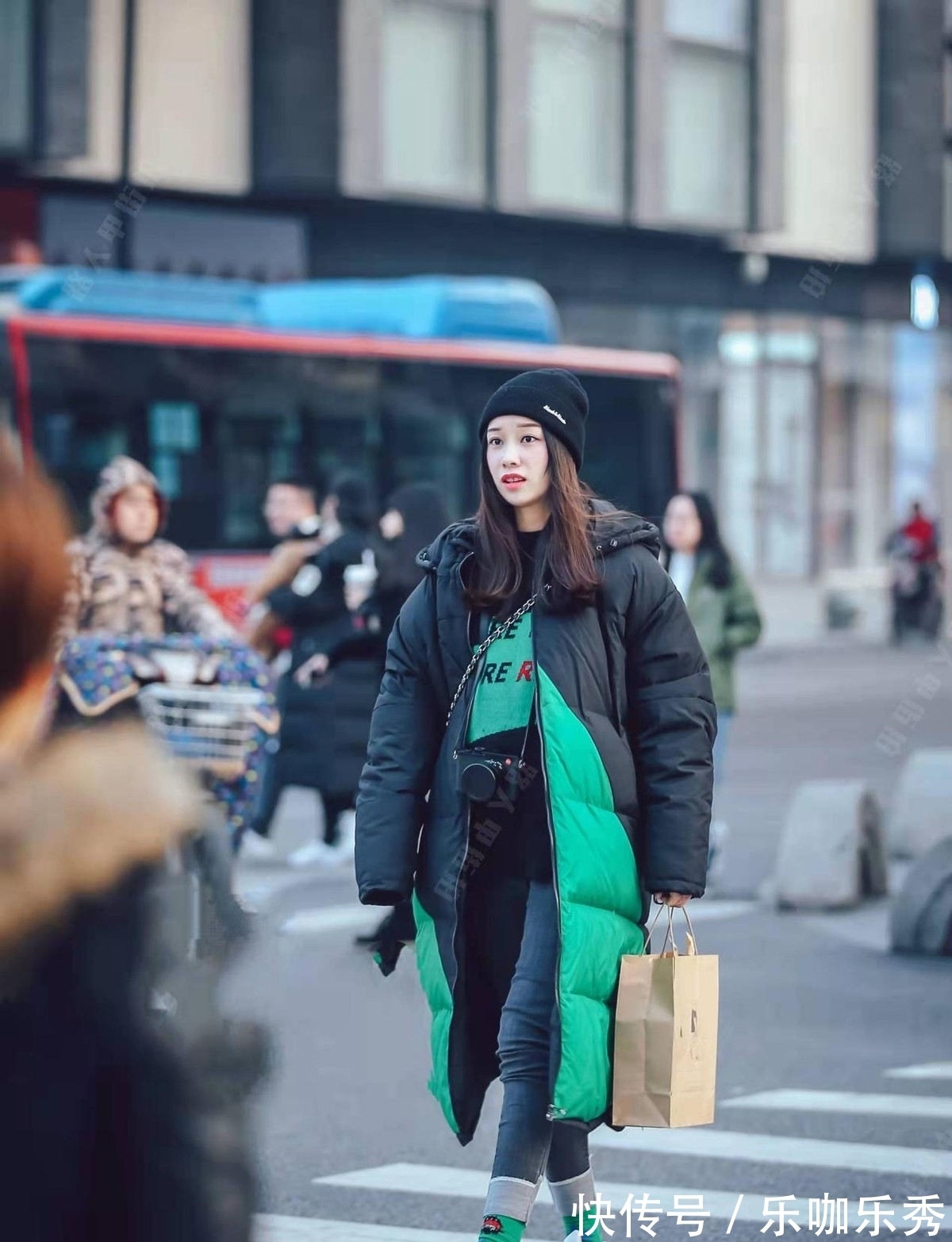 外套 中年女人如何成为撞色高手,学会这八种搭配示范,时尚感轻松翻倍