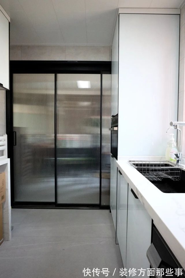 简约风|140平现代简约风三室装修,全屋用莫兰迪色系太温馨了