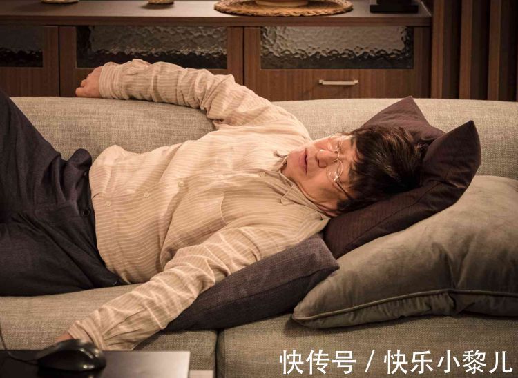 喂奶|月子休息就是“骗局”,宝妈发文抱怨,底下一片点赞,丈夫很尴尬