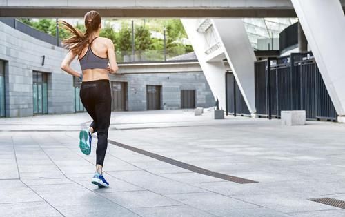 脚掌|跑步的时候,如何掌握身体姿势和动作要领?