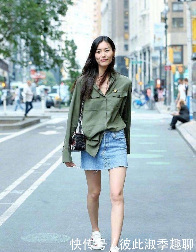 混搭|收起你的高跟鞋！“运动鞋+裙子”才是今夏最时髦的混搭套路！
