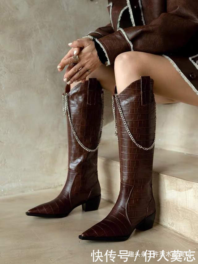 今冬穿羽绒服少配短靴,太土气建议选这4双鞋子,个性又时尚