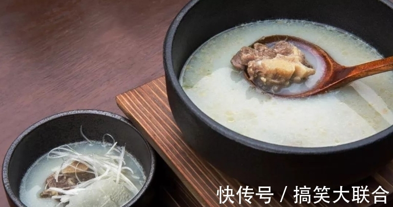 窍门|炖猪骨汤,牢记“2不放2窍门”,出锅时骨汤又鲜香又浓白,没腥味