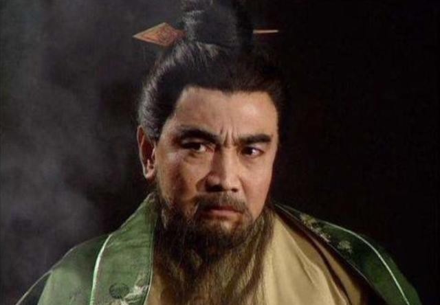 关羽|斩颜良曹操为什么要请关羽出战？是因为身边没人，还是另有目的