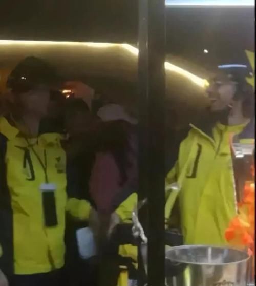 救命|中国外卖VS国外外卖,外国人中国外卖能救命,堪称世界第九大奇迹