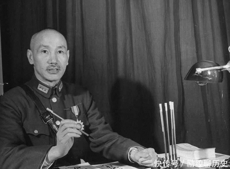 令人|鲁迅先生一生骂人无数,为何从未骂过蒋介石背后的真正原因令人感慨