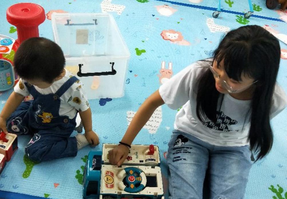 张校长|95后全职妈妈占比超过八成,家长含泪哭诉:供你读博并不是当保姆