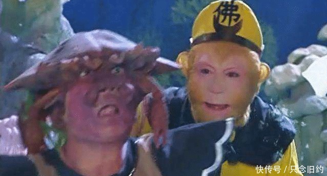孙悟空说自己不擅长水战,其实是骗人的,他的水性是三人中最好的