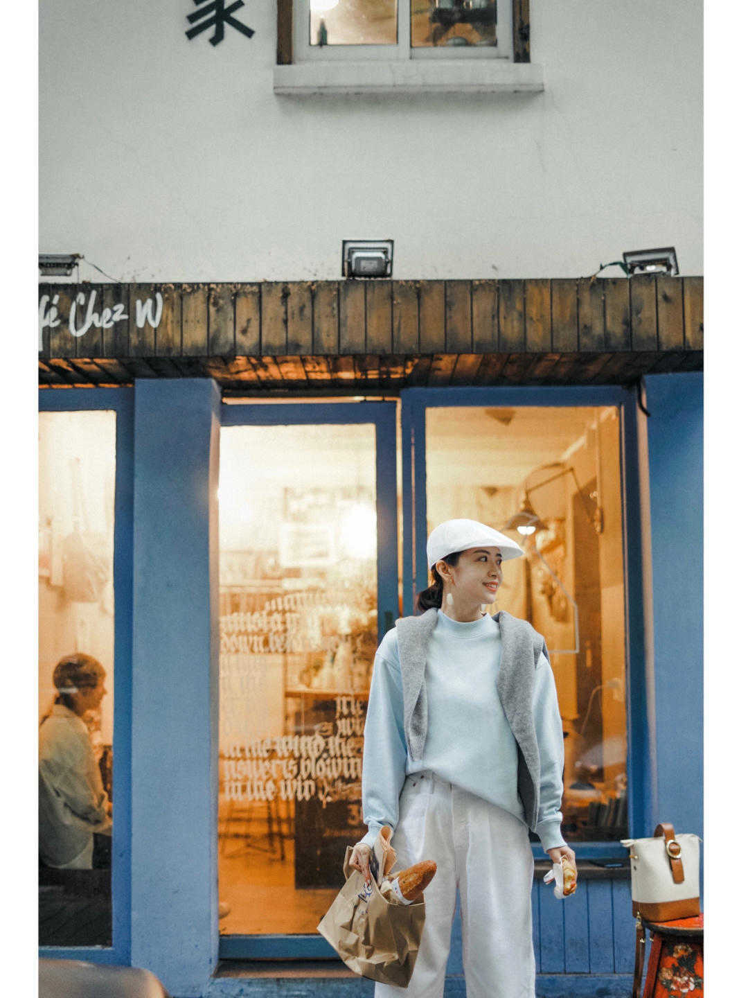 紧身|白裤子的季节到了,秋冬白裤子还能这样穿,太出乎意料了