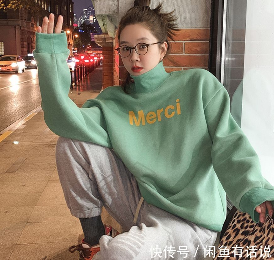 区别|穿卫衣别配紧身裤了,学38岁博主配“气球裤”,阿姨与姐姐的区别