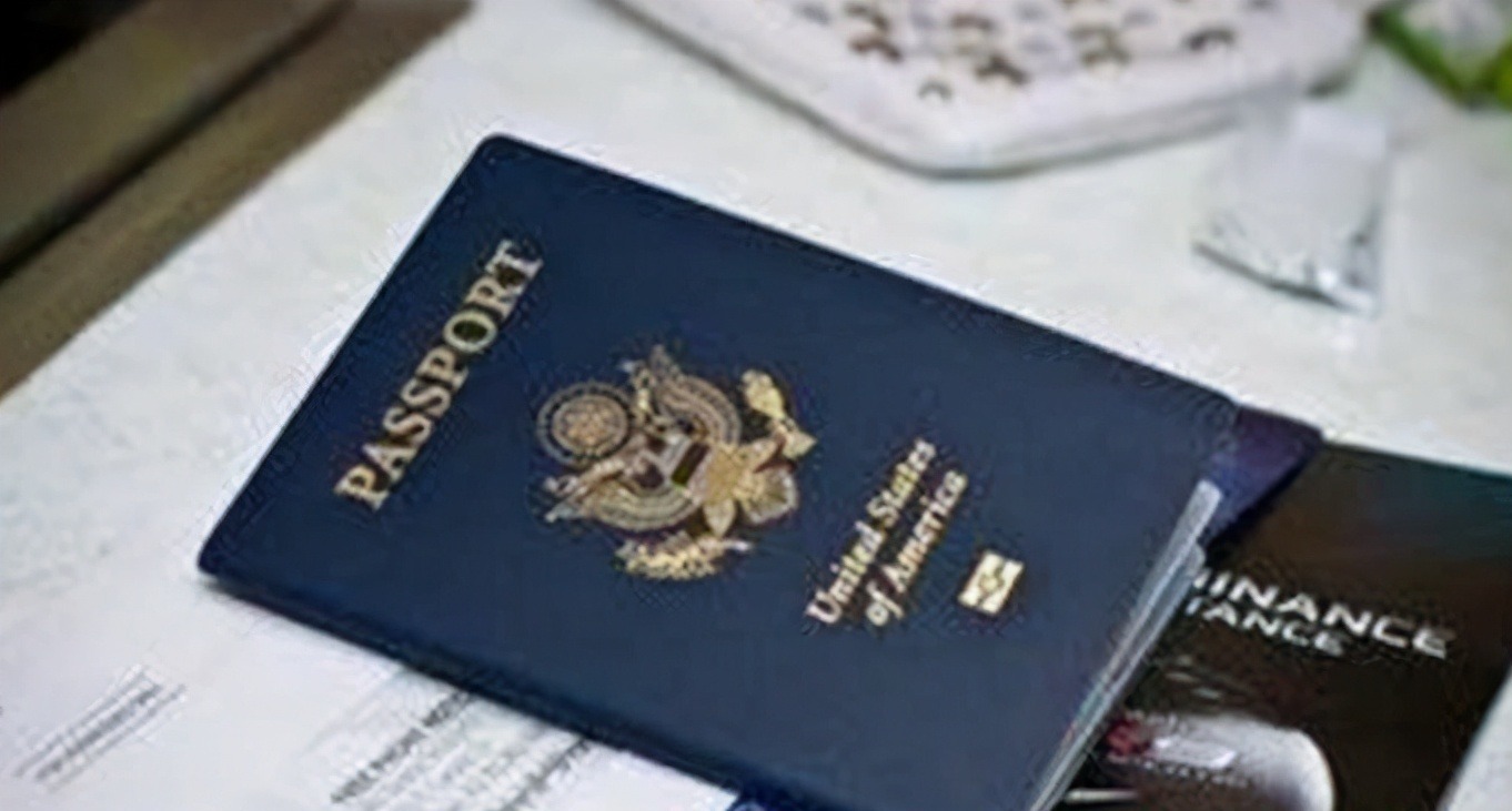 农夫与蛇&博士赵潘书,为入美籍在网络上诋毁中国,下场却很大快人心