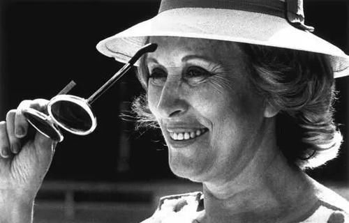 专柜|她出身贫民窟,却只手打造出高端化妆品帝国,改变化妆品销售方式