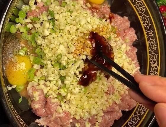 母鸡蛋|自制香肠,选料精良、干净,吃起来放心,今天分享一道蒜香红肠