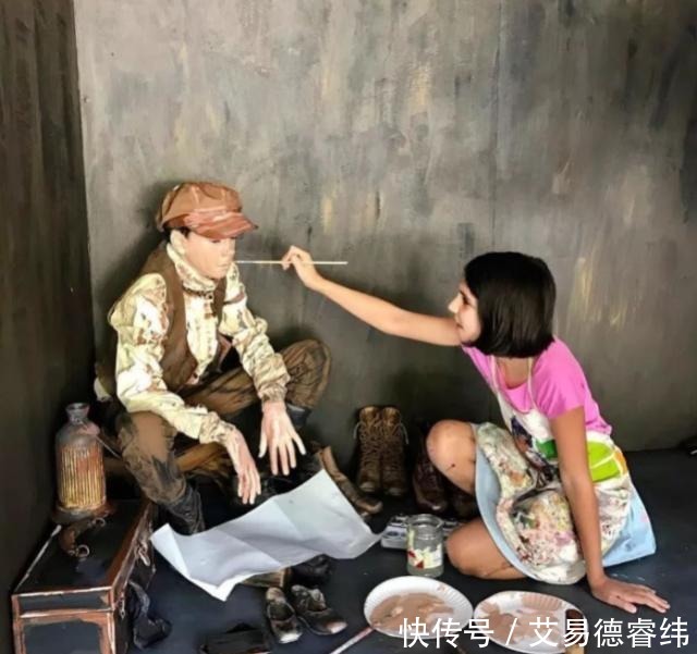 真人|11岁小女生用真人画画,盯着画看10秒钟,画中的人都会动