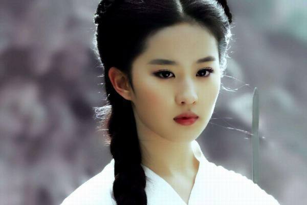 放在|东方不败放在射雕三部曲中,能不能打赢郭靖?杨过无意间给出答案