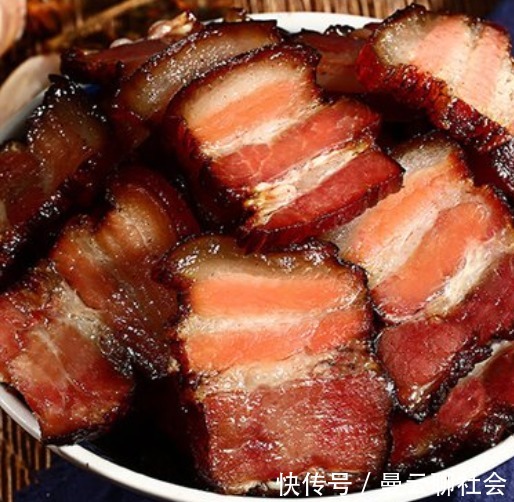 白酒|腌腊肉，放多少盐合适？牢记这个比例，腊肉鲜香入味，不长毛不臭