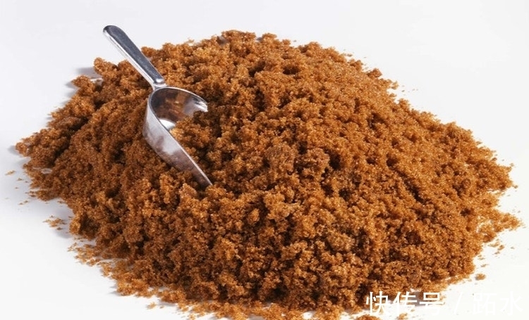 秘制红糖蒸玉米鱼饵配方分享 饵料入水后鲤鱼狂咬