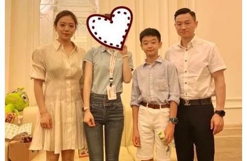 他是《爸爸去哪儿》的杨阳洋,今11岁,腿就和爸爸一样长了!