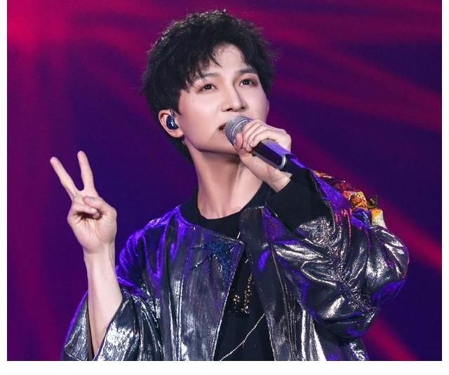 偶像周深參加《2060》錄制現(xiàn)場(chǎng)，粉絲當(dāng)場(chǎng)表白，高情商回應(yīng)引熱議