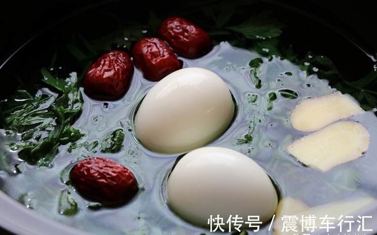 艾叶煮鸡蛋|春天,女性朋友要多吃艾叶煮鸡蛋,教你正确做法,汤都不浪费