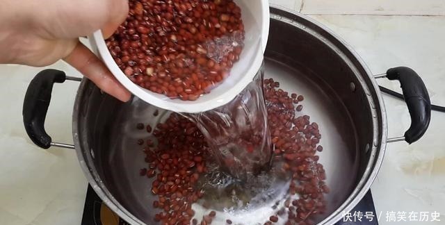 以后面粉就这样做,加3个鸡蛋,不用烤不用蒸,比蛋糕都香甜好吃