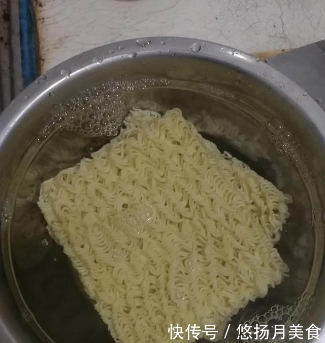做法|鸡蛋炒面的做法