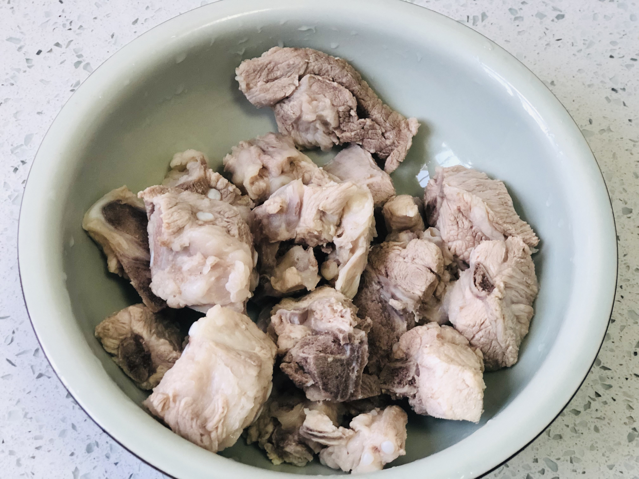 做冬瓜排骨汤时,牢记“1泡3不放”,肉香汤鲜,关键还没腥味儿