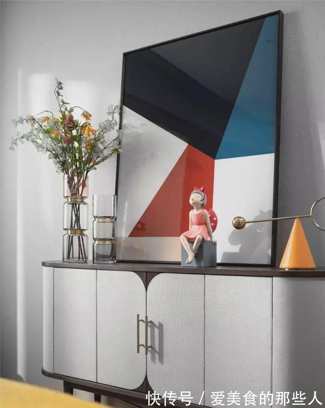 一米阳光|90㎡高级灰新房,软装配色超赞,一入门就被吸引!