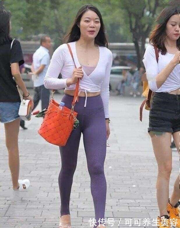 袖子 紫色打底裤搭配白色上衣,好看又时尚,遮肉效果极好!