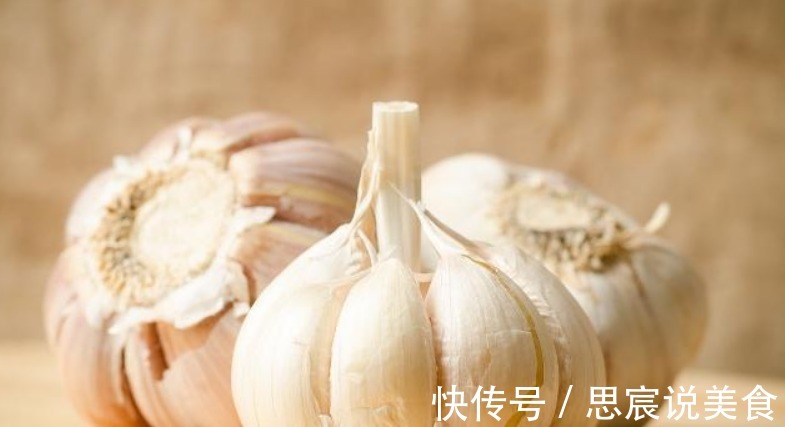 养肝护胃|大蒜和加它这样吃,养生效果会翻倍,养肝护胃,血脂也悄悄降下来
