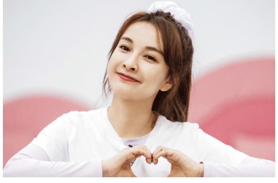 沒(méi)有了《快樂(lè)大本營(yíng)》，離開(kāi)何炅的吳昕，卻在別處挑起了大梁