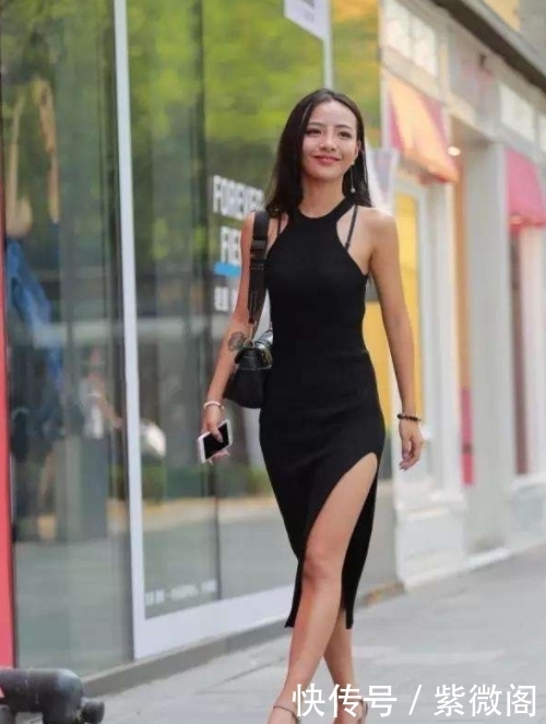 轻熟|街拍:红色短裙搭黑丝,美女气质优雅身材好,满满的轻熟。