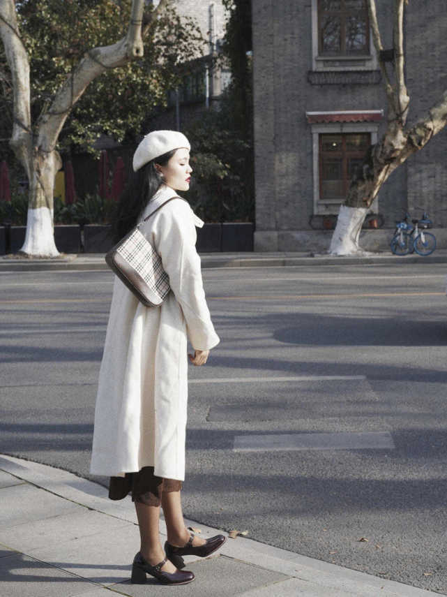 针织毛衣|秋冬的第一件大衣,搭配针织毛衣和半身裙温暖又时髦,漂亮大气!