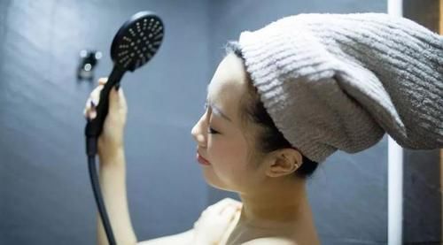 皮肤|天天洗澡的人，和一周洗一次澡的人，哪种人更健康呢？