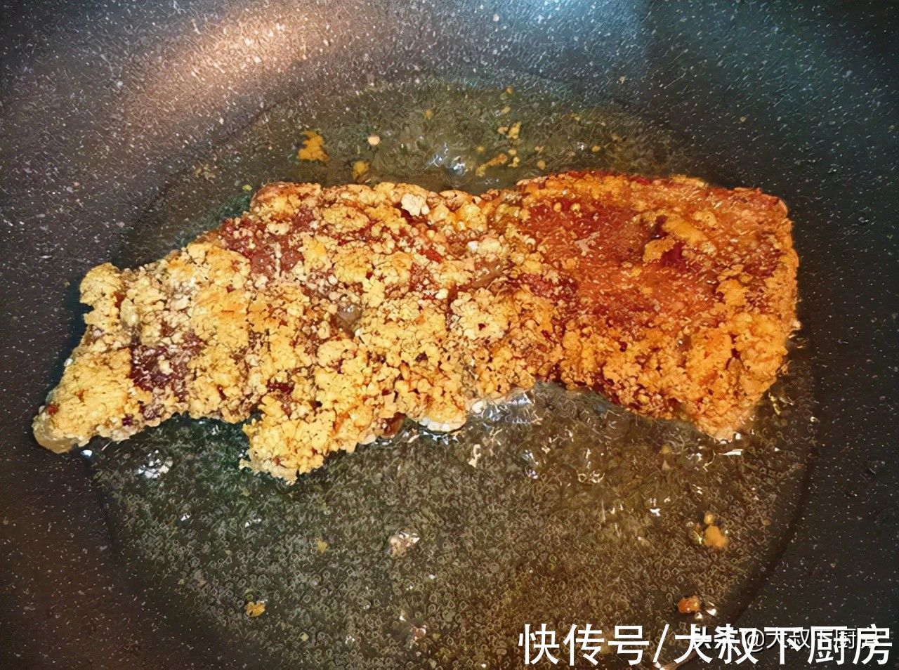 正宗客家美食,大叔教你十三香咸猪肉,酥脆味美,做法超简单