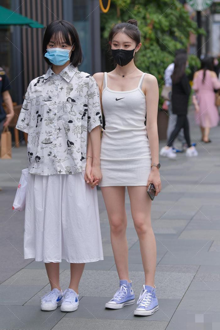 街拍不符合潮流的衣服，它一点都不挑人，宽胖体型也可以穿