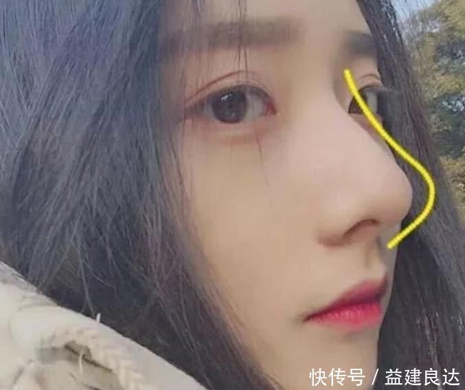 女孩子脸上有这“3标志”,是标准的“校花脸”,占两个真的很少见