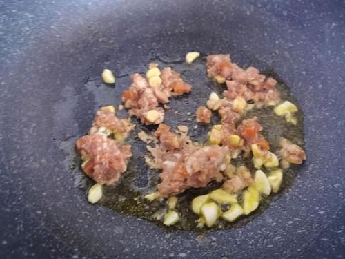 遇见此菜别手软，多买点回来炒一炒，营养美味又下饭