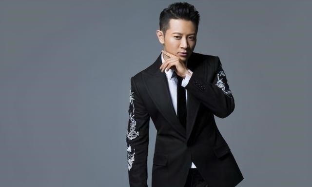 过气大牌歌手参加选秀想翻红，被后辈导师淘汰，自认没错当场发火