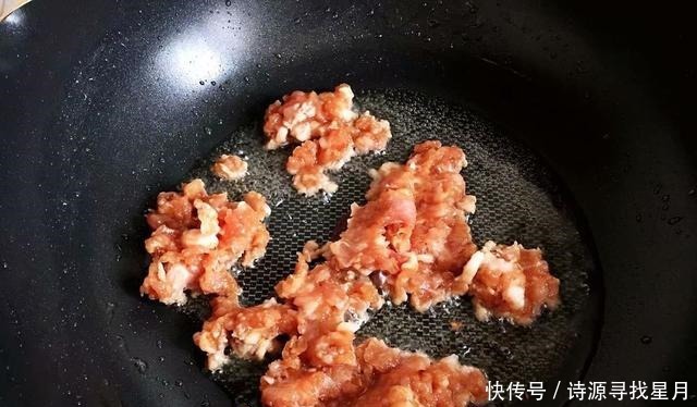 入夏后这个菜要多吃,维C是苹果的6倍,1块钱一斤,太值了!