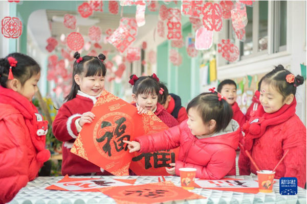 普惠性|呵护祖国的花朵 国家卫健委相关负责人详解如何保障儿童幼有所育、病有所医